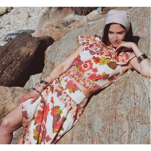 Love The Label Off Shoulder Ruffle Top Retro Print - Picture 2 of 7